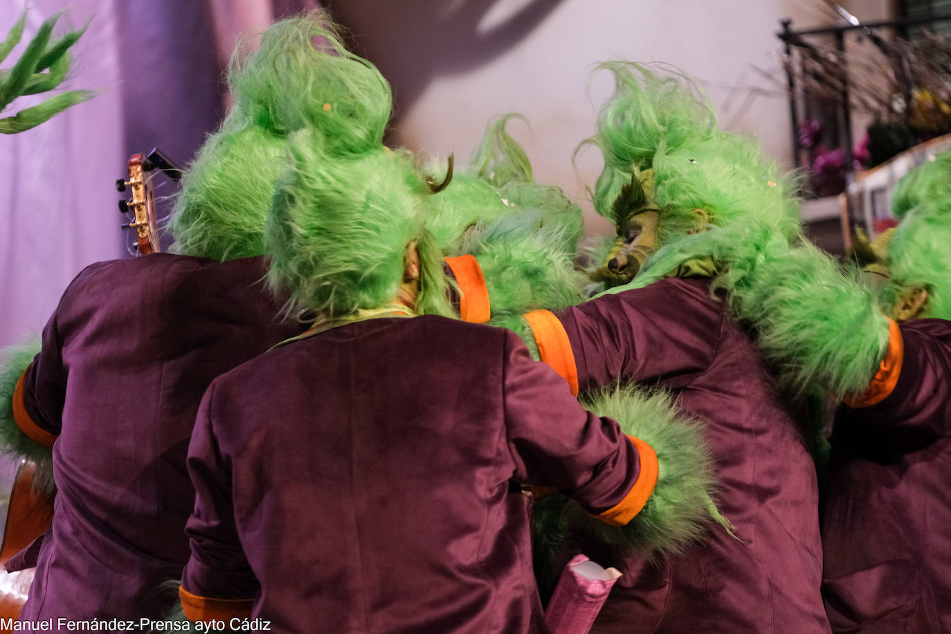 Fotos: la emoción del Sheriff después de que la chirigota le dedique un pasodoble