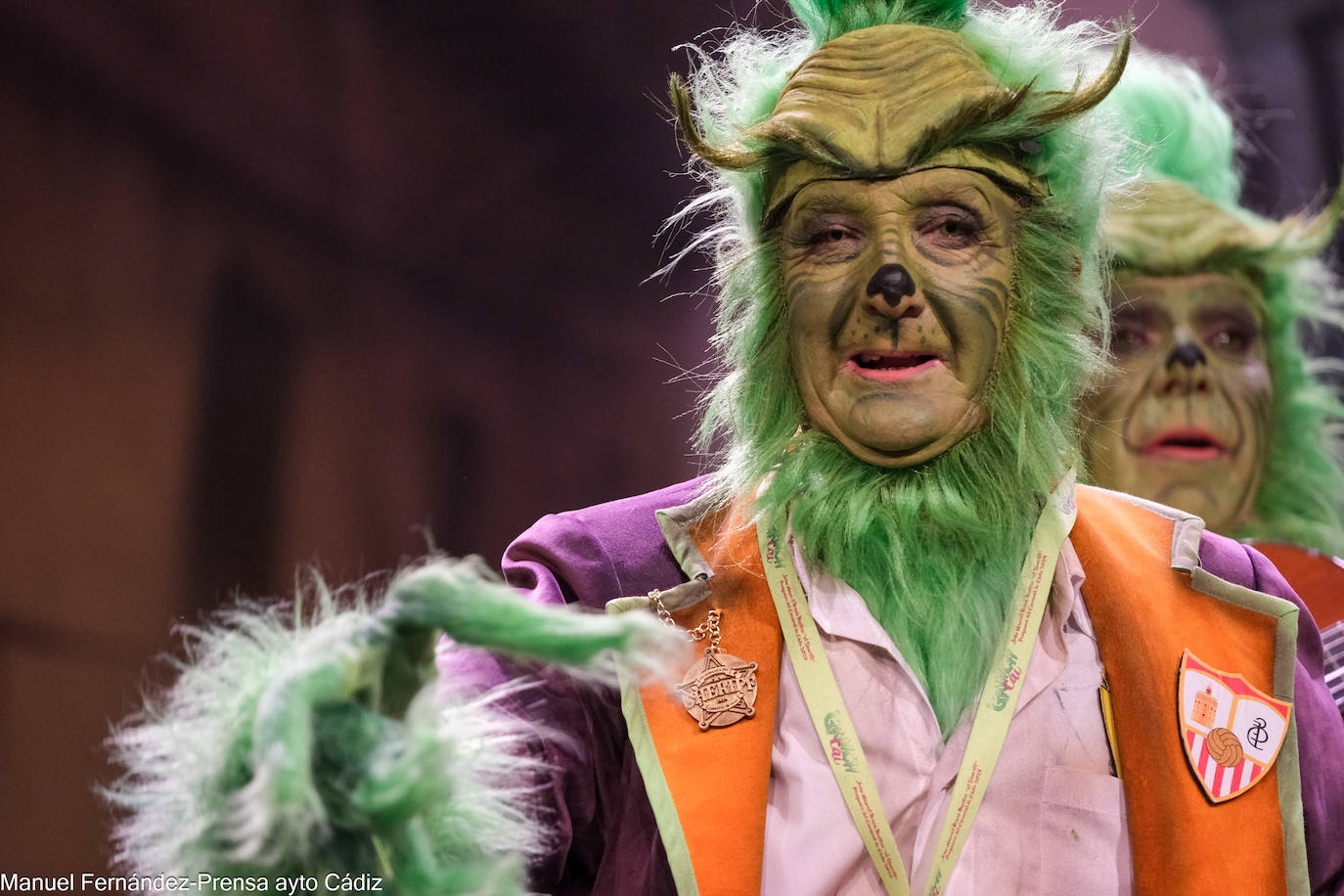 Fotos: la emoción del Sheriff después de que la chirigota le dedique un pasodoble