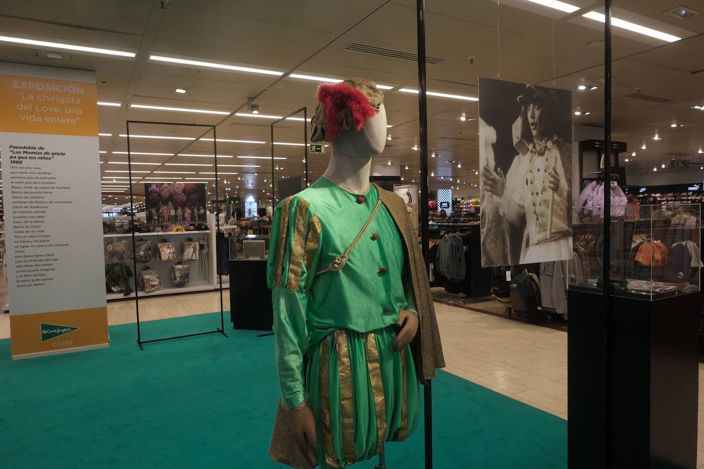 La historia de la chirigota del Love, en una exposición única, en El corte Inglés de Cádiz