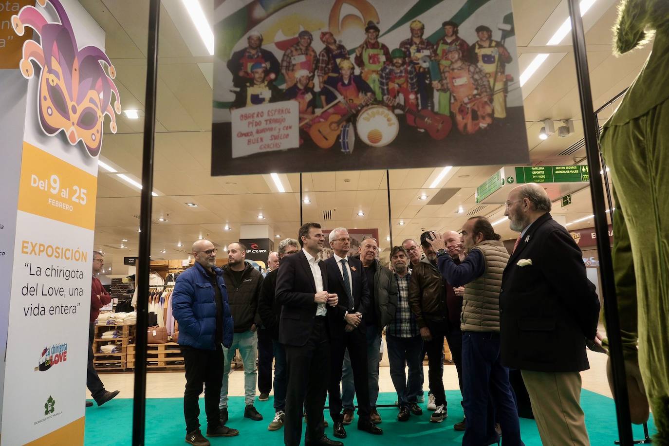 La historia de la chirigota del Love, en una exposición única, en El corte Inglés de Cádiz