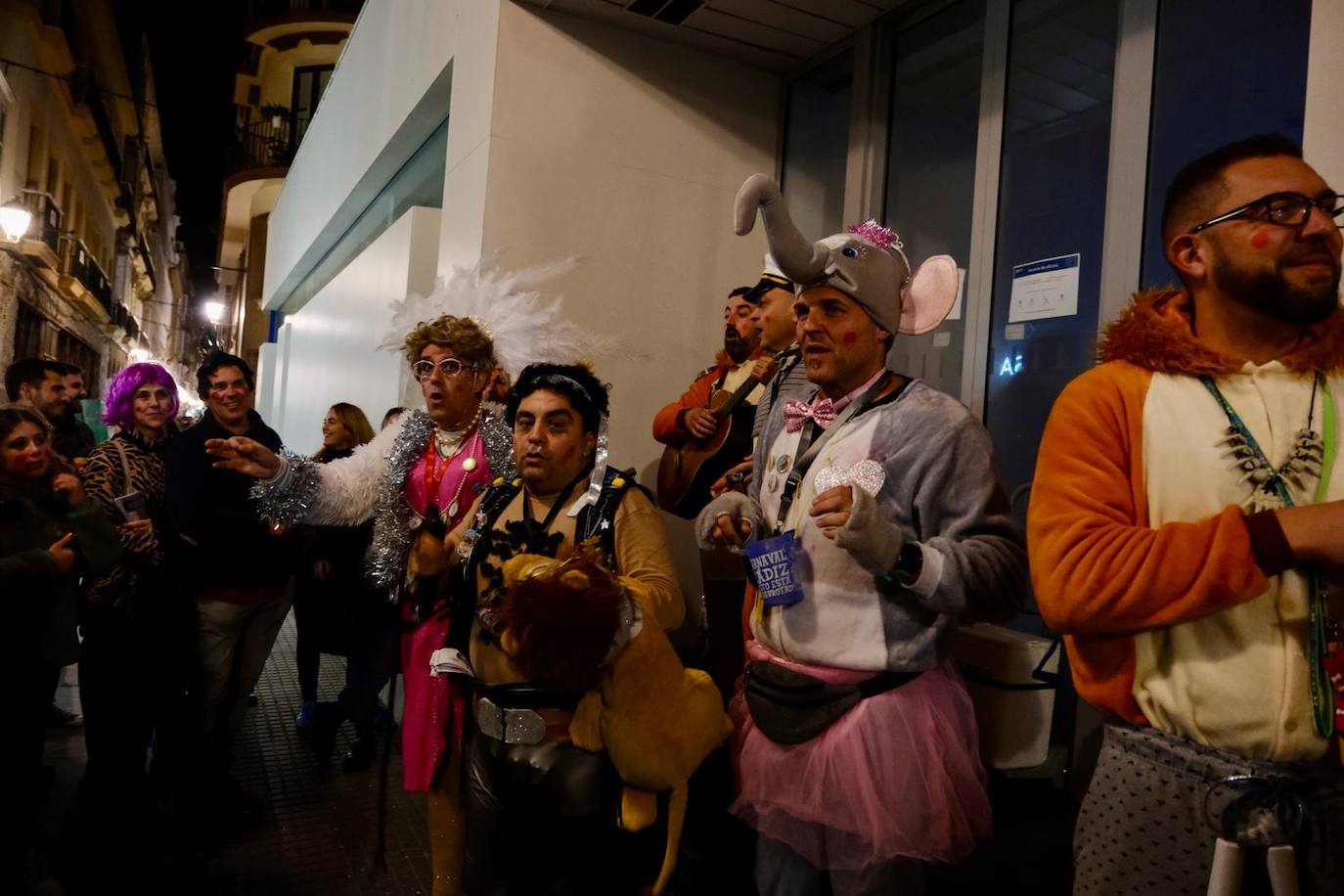 Imágenes del jueves de Carnaval: Tablaos, Aguja de Oro, Javi Medina y Riki Rivera