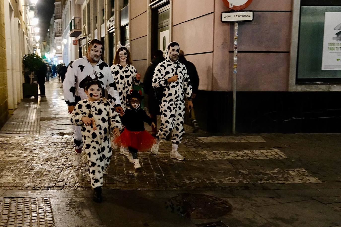 Imágenes del jueves de Carnaval: Tablaos, Aguja de Oro, Javi Medina y Riki Rivera