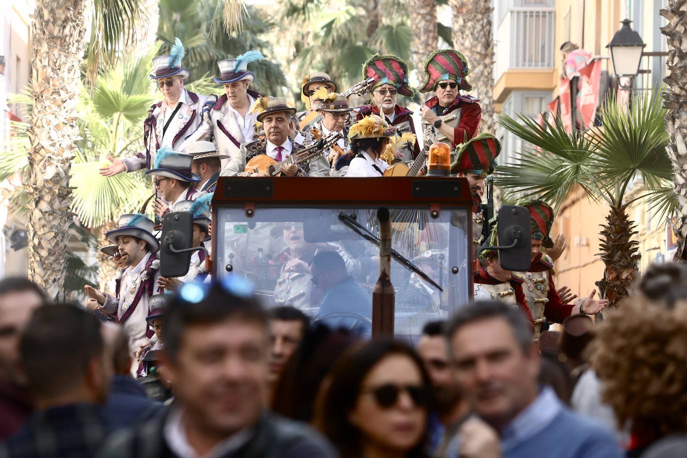 Fotos: Tanguillos, coros y gran ambiente en el sábado de Carnaval