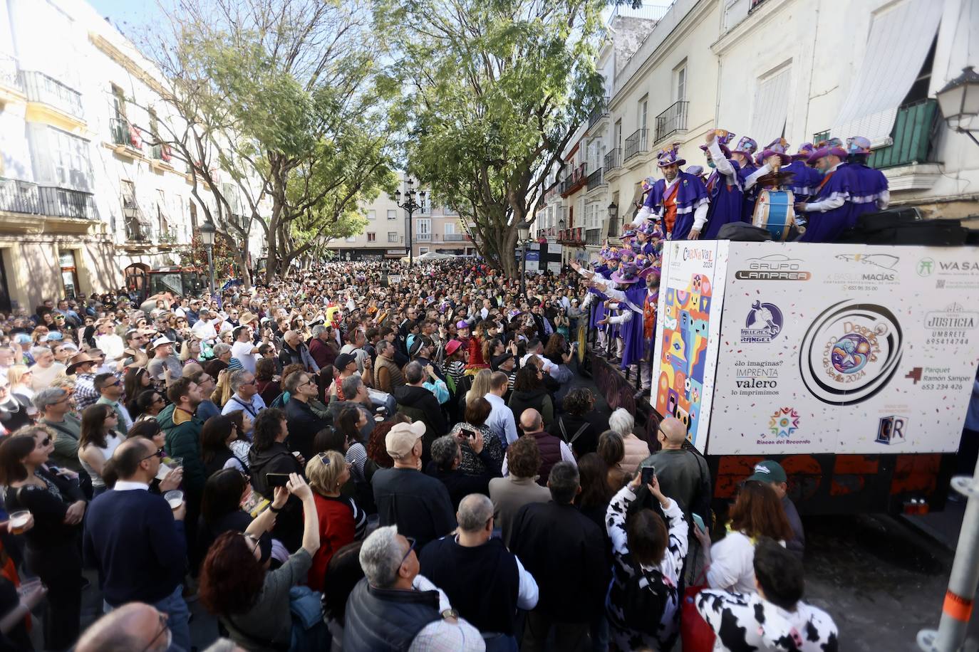 Fotos: Tanguillos, coros y gran ambiente en el sábado de Carnaval