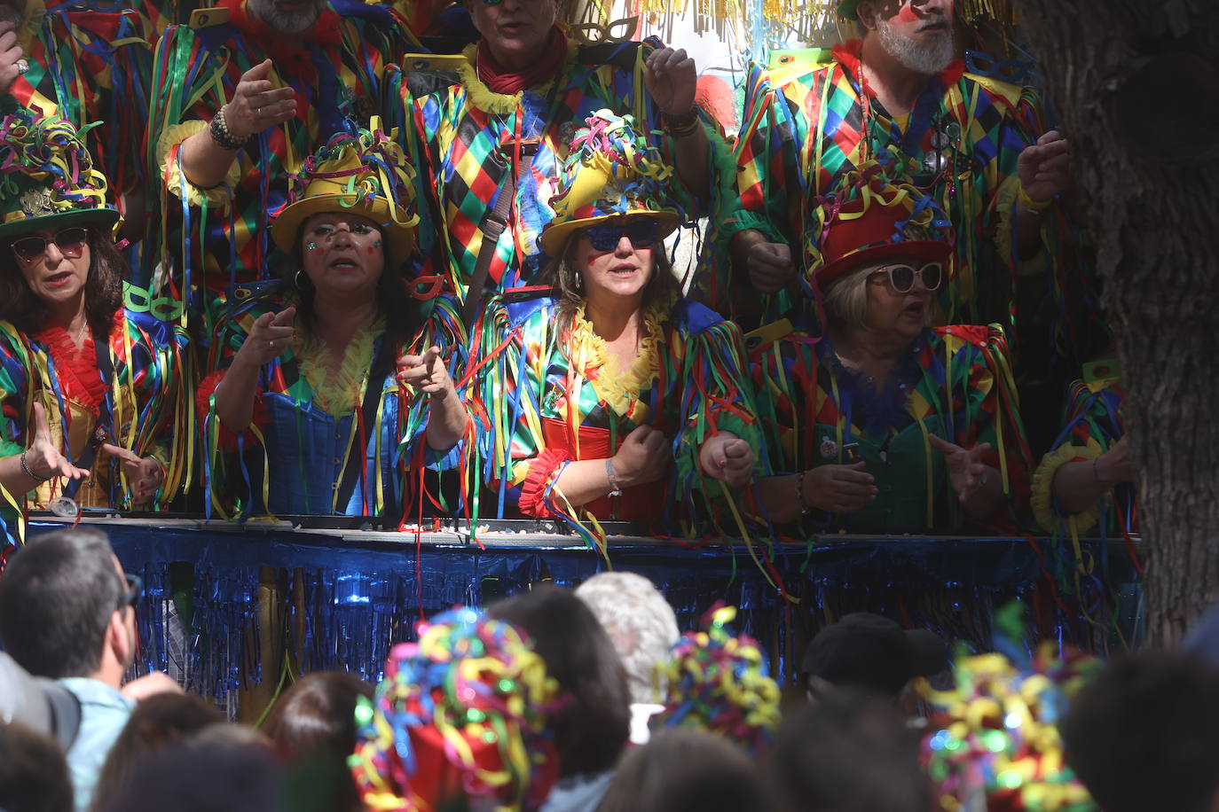 Fotos: Tanguillos, coros y gran ambiente en el sábado de Carnaval