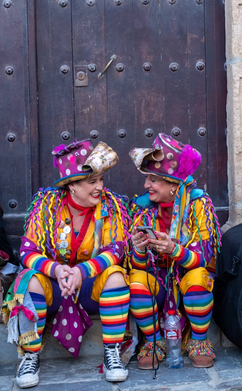 Fotos: La Cabalgata del Humor y El Arrebato cierran el sábado de carnaval