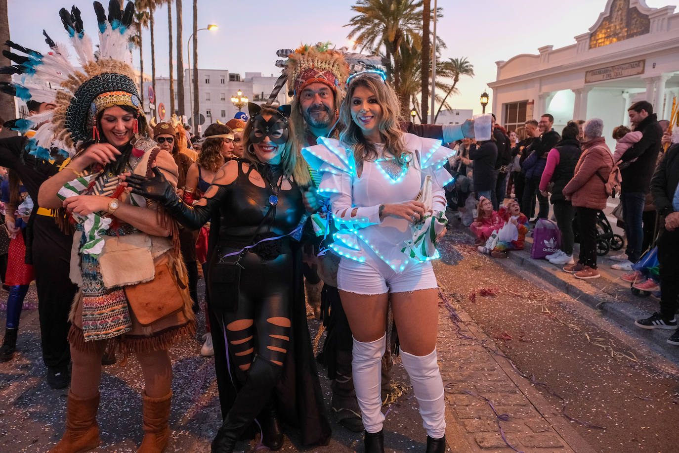 Fotos: La Cabalgata del Humor y El Arrebato cierran el sábado de carnaval