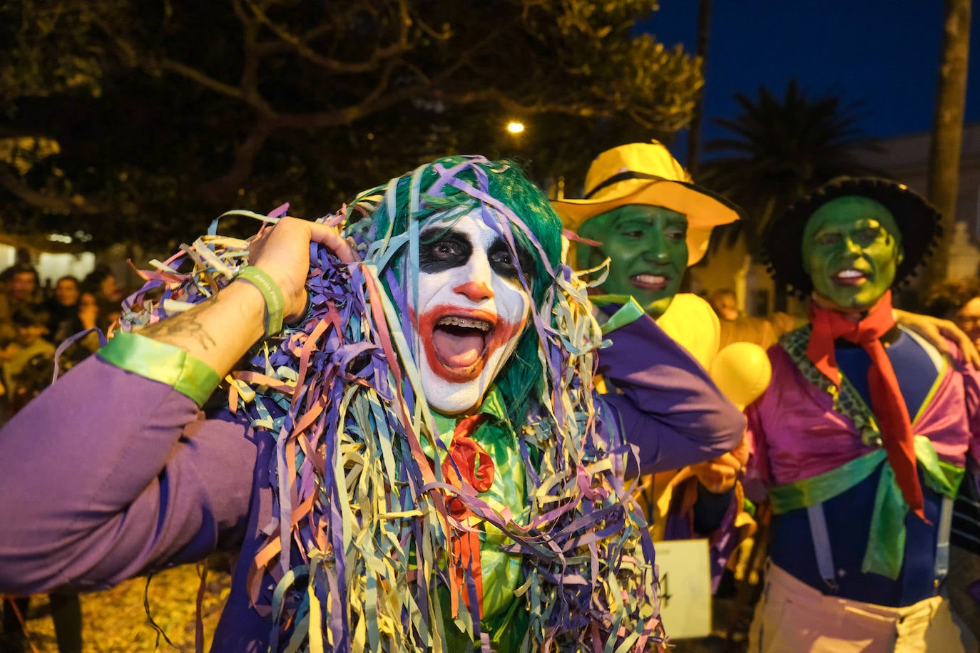 Fotos: La Cabalgata del Humor y El Arrebato cierran el sábado de carnaval