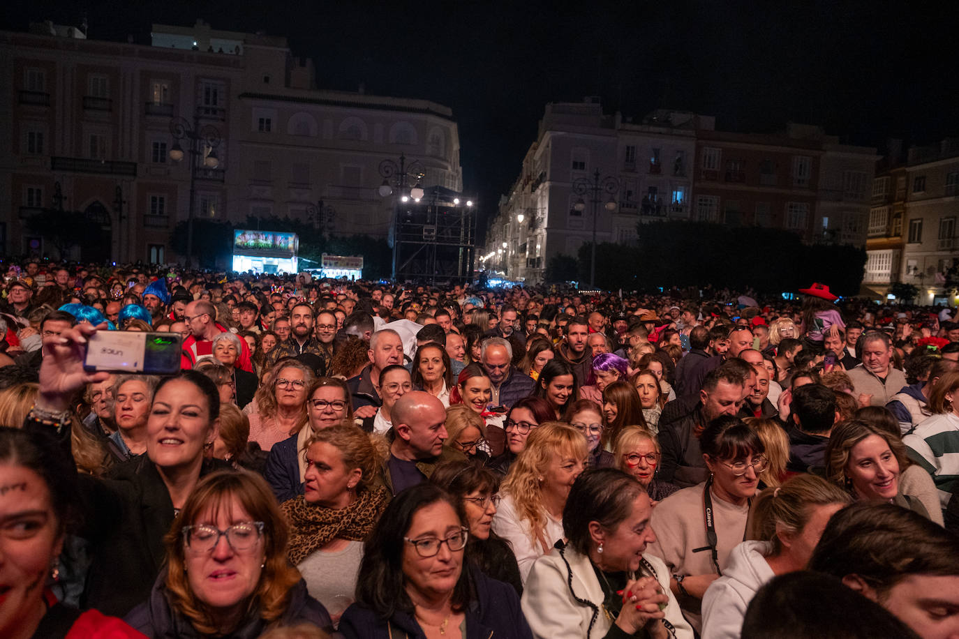 Fotos: La Cabalgata del Humor y El Arrebato cierran el sábado de carnaval