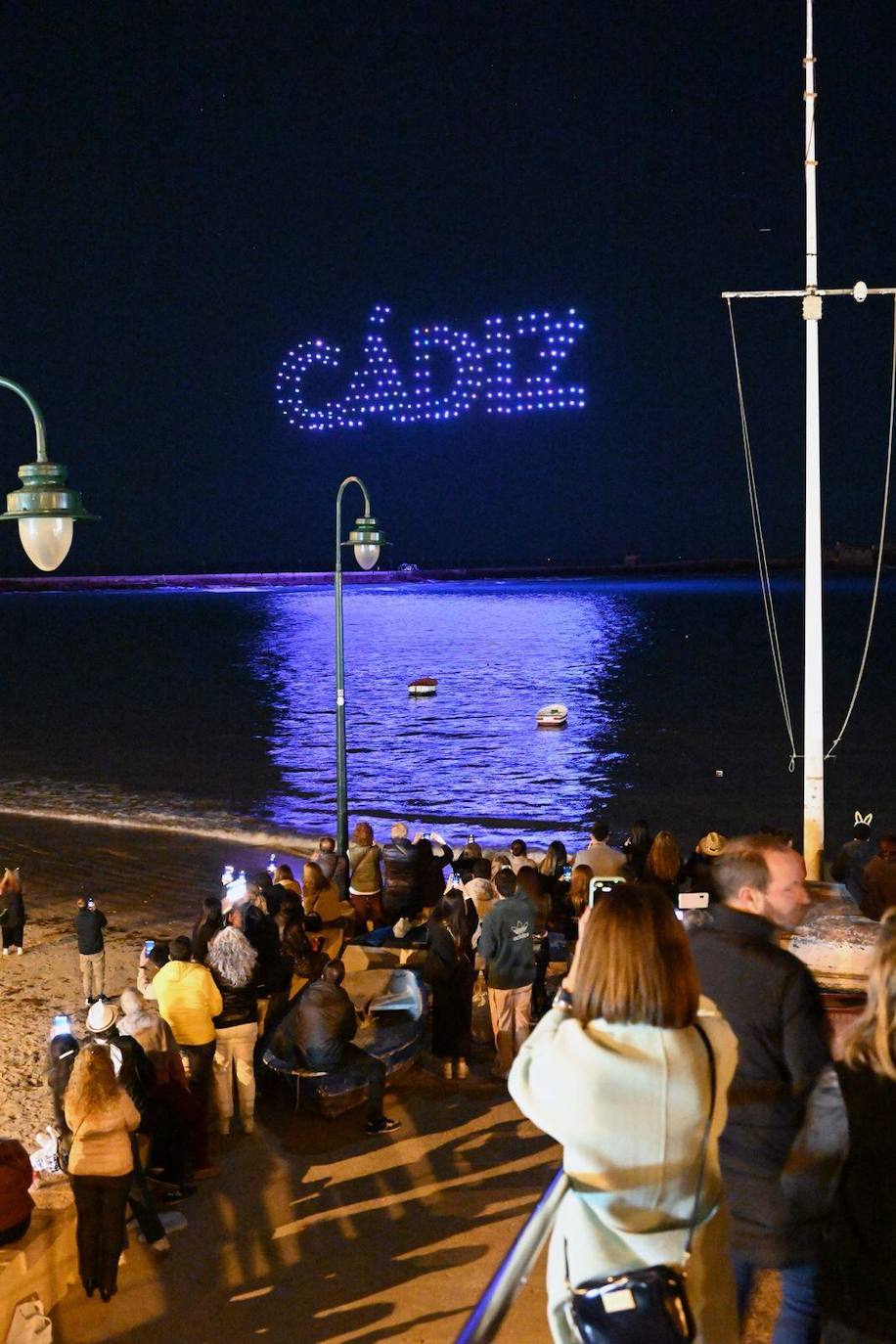 Vídeo y fotos: el espectáculo de drones para despedir el Carnaval que recordó al Capitán Veneno