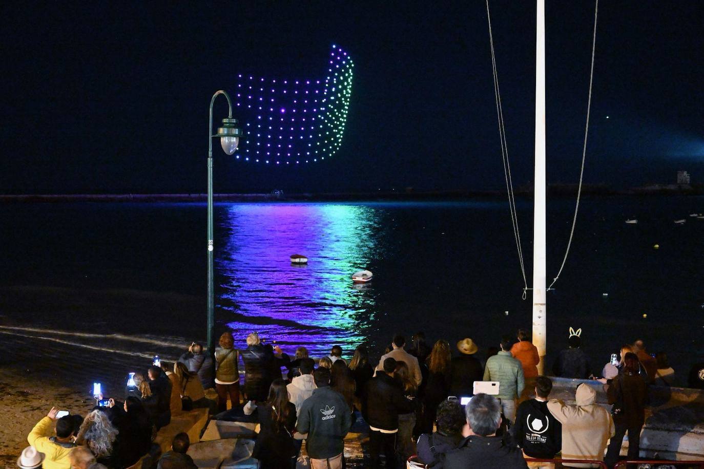 Vídeo y fotos: el espectáculo de drones para despedir el Carnaval que recordó al Capitán Veneno