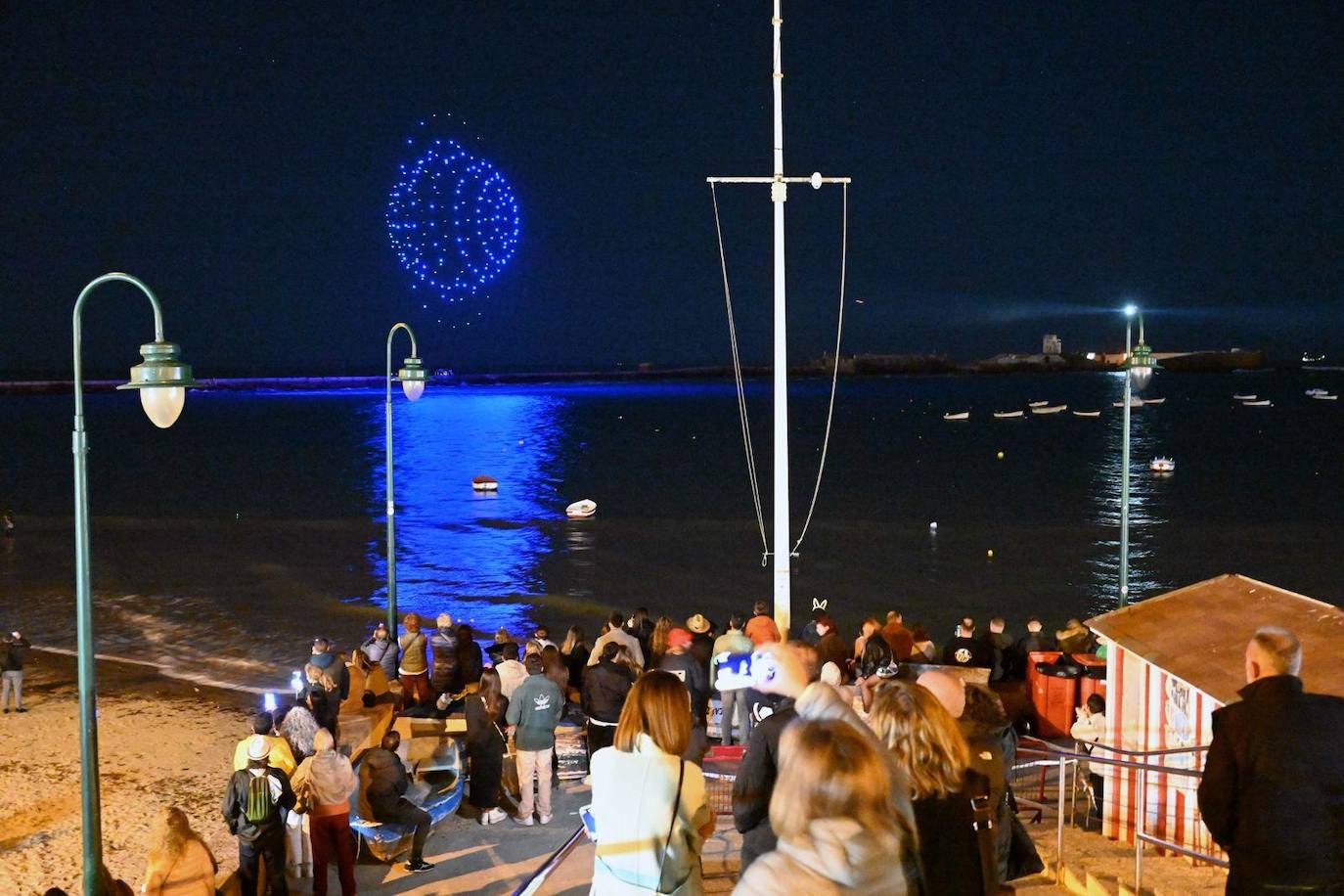 Vídeo y fotos: el espectáculo de drones para despedir el Carnaval que recordó al Capitán Veneno