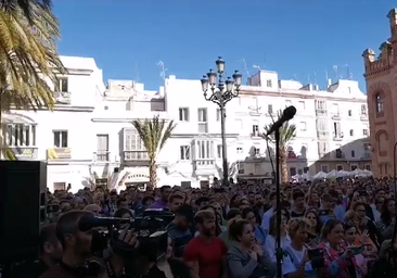 En vídeo: así ha sido el homenaje a Juan Carlos Aragón en el homenaje en la plaza Fragela de Cádiz