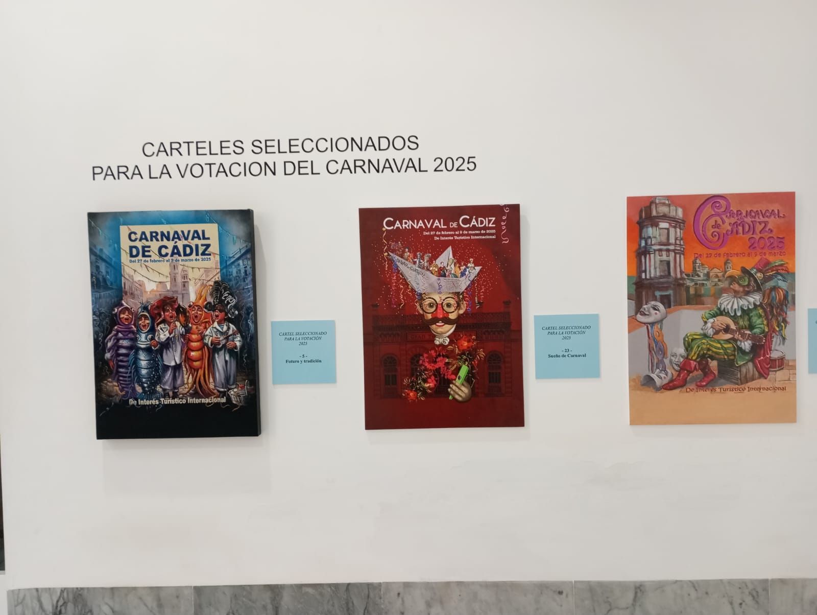 Fotos: la exposición con todos los carteles de Carnaval de Cádiz