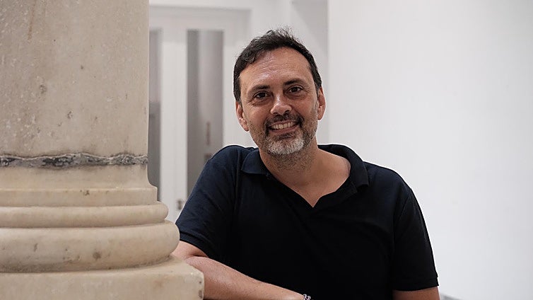 La vinculación con el Carnaval de Cádiz del autor del cartel que anunciará la gran fiesta de la ciudad en 2025