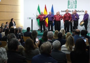 La comparsa de Los Majaras de El Puerto canta 'Un 4 de diciembre' el Día de la Bandera de Andalucía