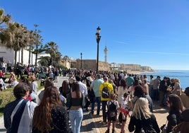 Y estaba Cádiz... igual que una Feria