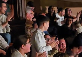 Un niño la lía en el gallinero del Falla durante la última sesión del COAC: «Con el arte de Cádiz se nace»