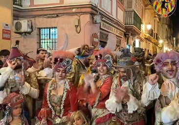 'Las ratas' llegaron al Falla cantando este famoso popurrí de una comparsa mítica de Jesús Bienvenido