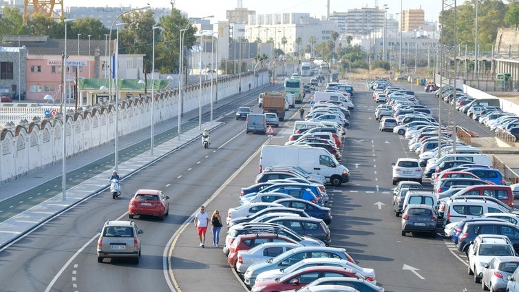 Dónde aparcar en el Carnaval de Cádiz 2025: parkings, zona azul y bolsas de aparcamiento