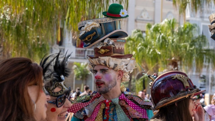 Arranca el Carnaval de Cádiz: batalla de coplas, sol y muchas ganas de disfrutar