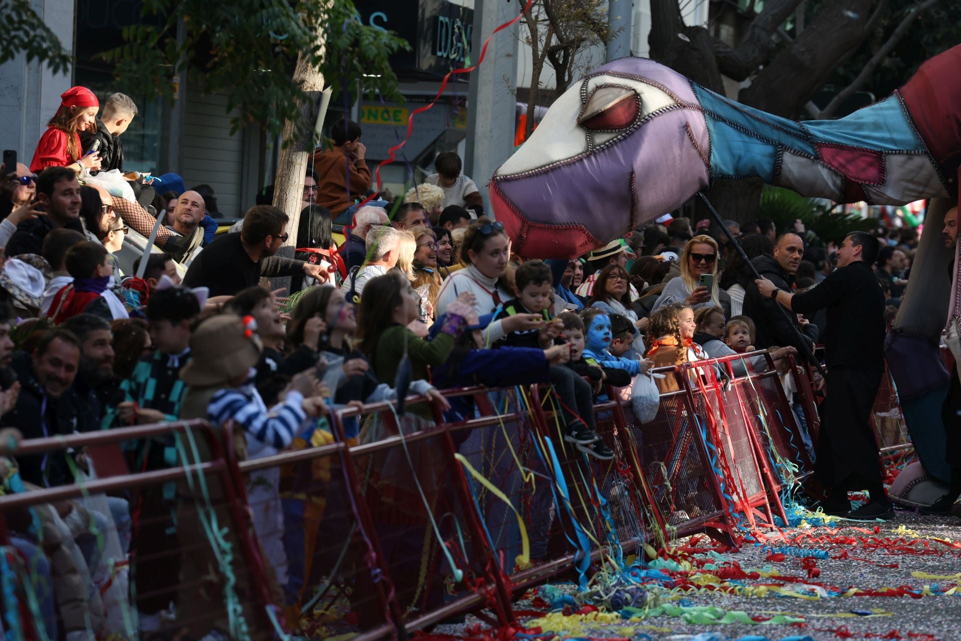 Fotos: Así ha sido la Gran Cabalgata de Carnaval de Cádiz