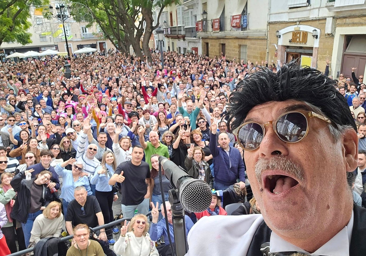 Selfie del 'Yuyu' en la plaza del Mentidero