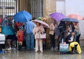 La lluvia provoca la suspensión de algunas celebraciones del Carnaval de Cádiz de este sábado