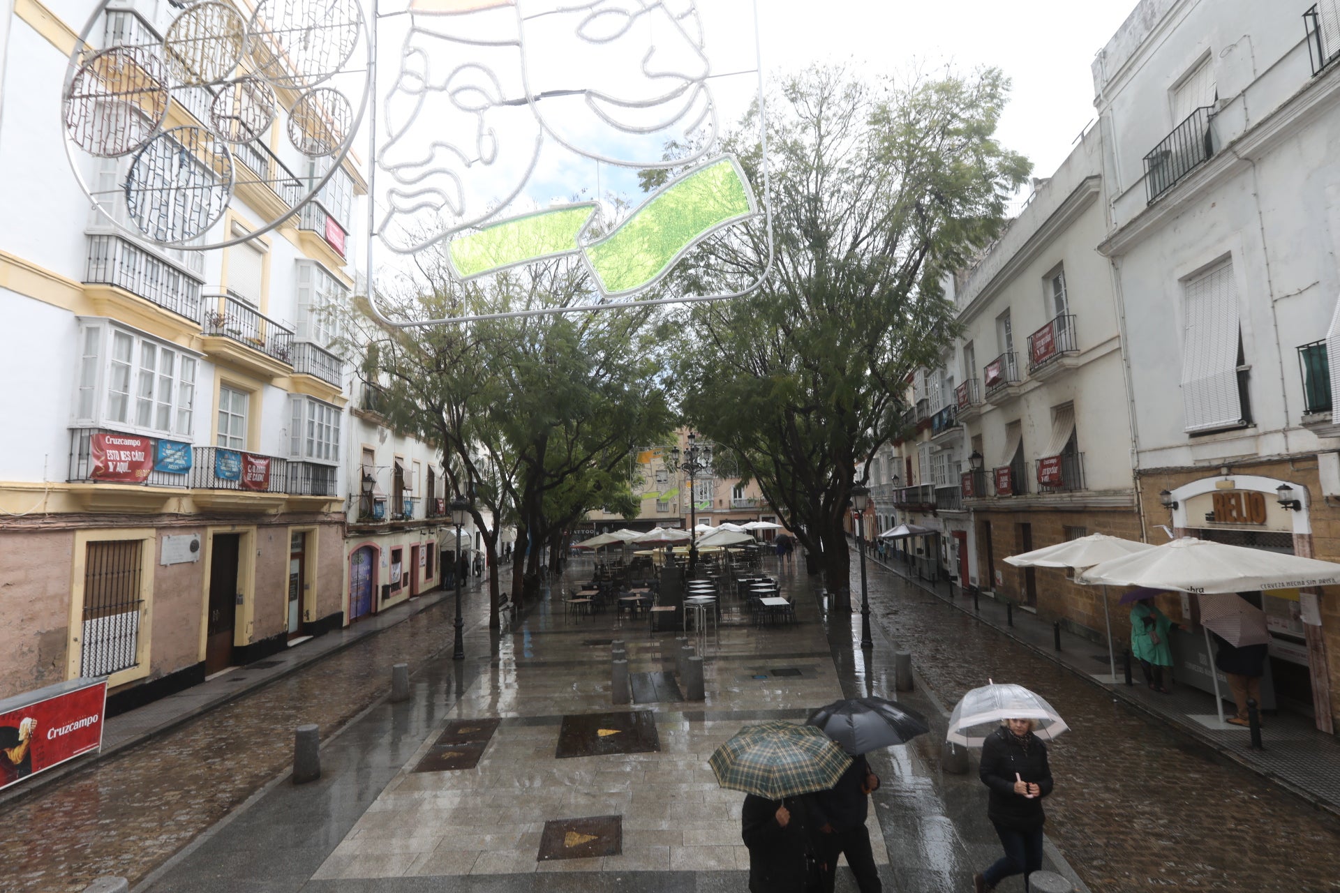 Fotos: La borrasca Jana agua el segundo Domingo de Carnaval en Cádiz