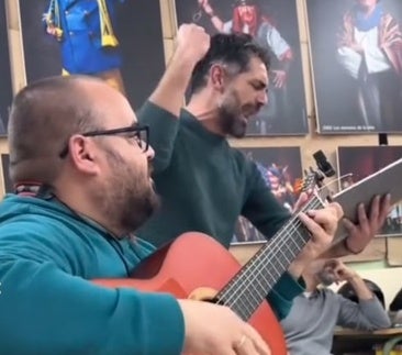Así presentó Jesús Bienvenido el pasodoble dedicado a Caparrós a su grupo: «Qué barbaridad»