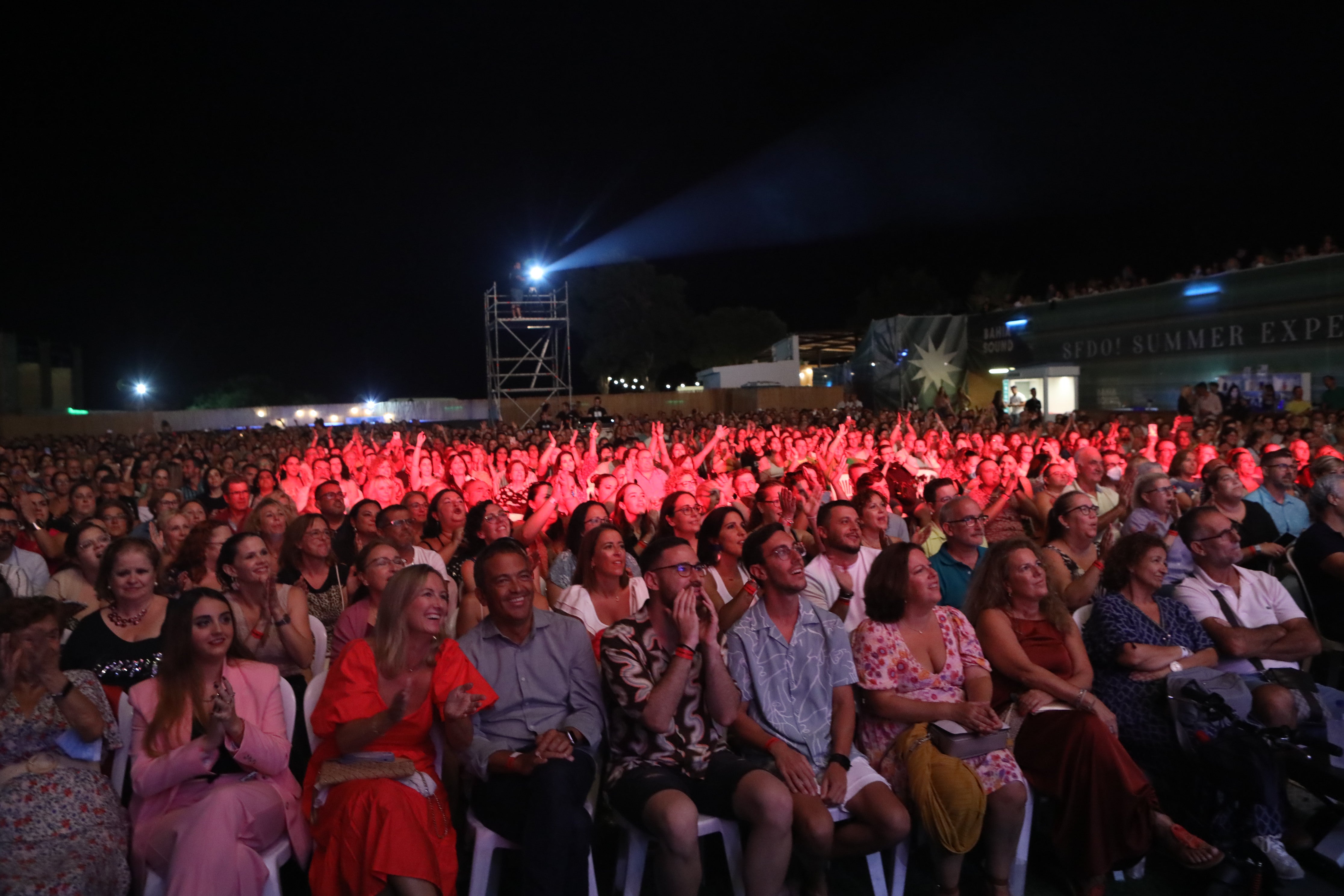 Fotos: Bahía Sound, con Pastora Soler, pone el cierre a un verano musical espectacular