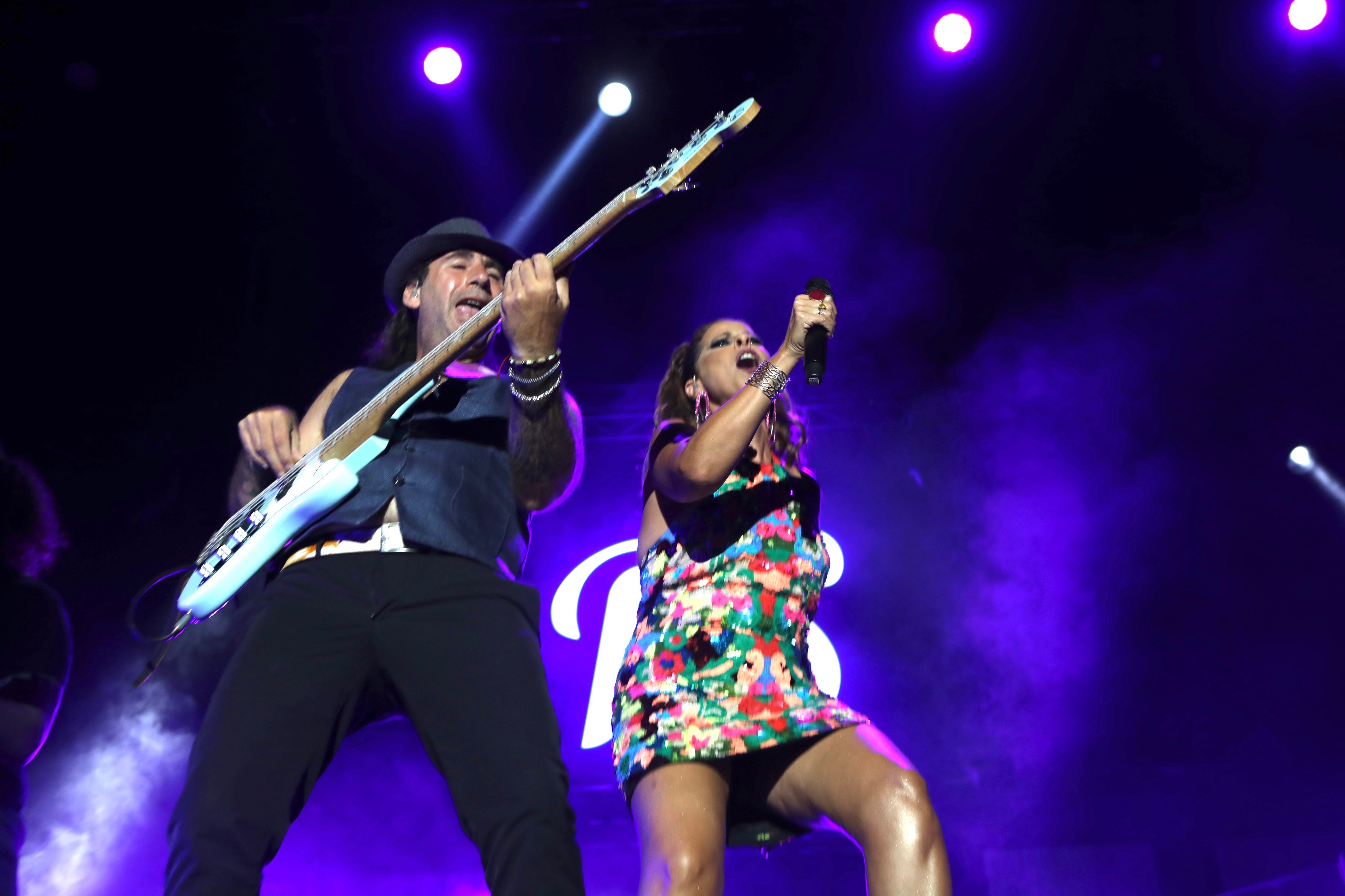 Fotos: Bahía Sound, con Pastora Soler, pone el cierre a un verano musical espectacular