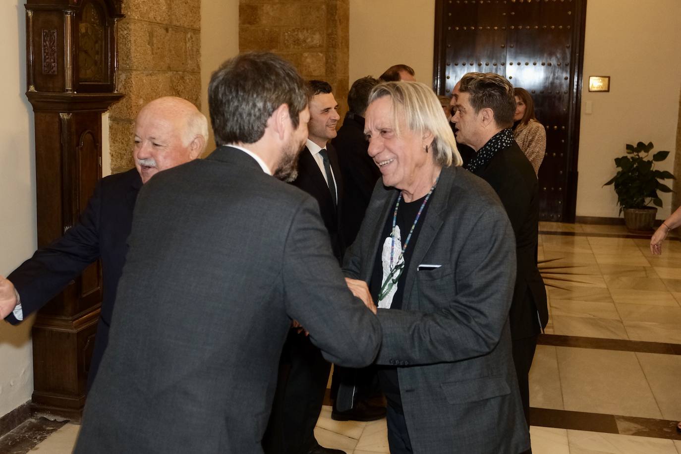 Fotos: Recepción de Ernest Urtasun a los galardonados con las Medallas al Mérito de Bellas Artes 2022