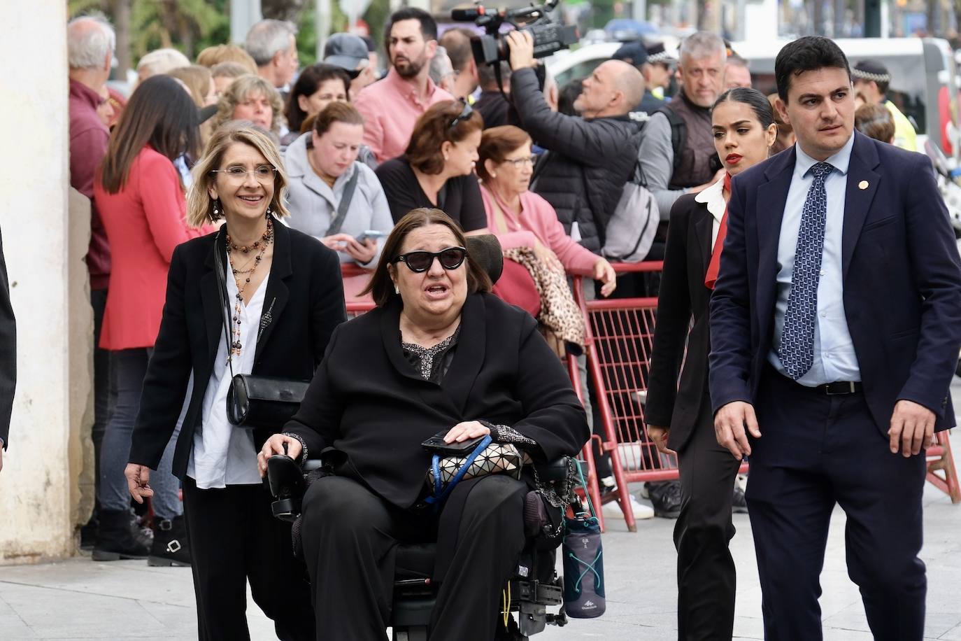 Fotos: Llegada de los invitados al Palacio de Congresos
