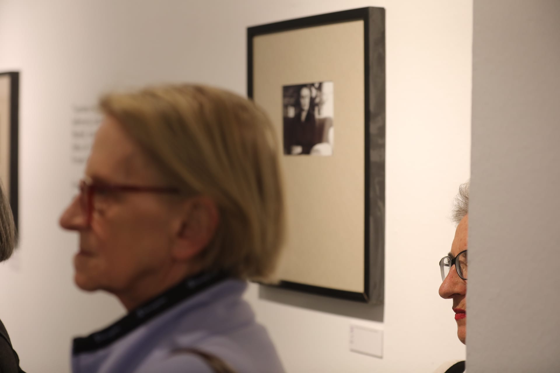 Fotos: La Fundación Cajasol inaugura la exposición “Escrito por mujeres. Escritoras del Siglo XX en español”