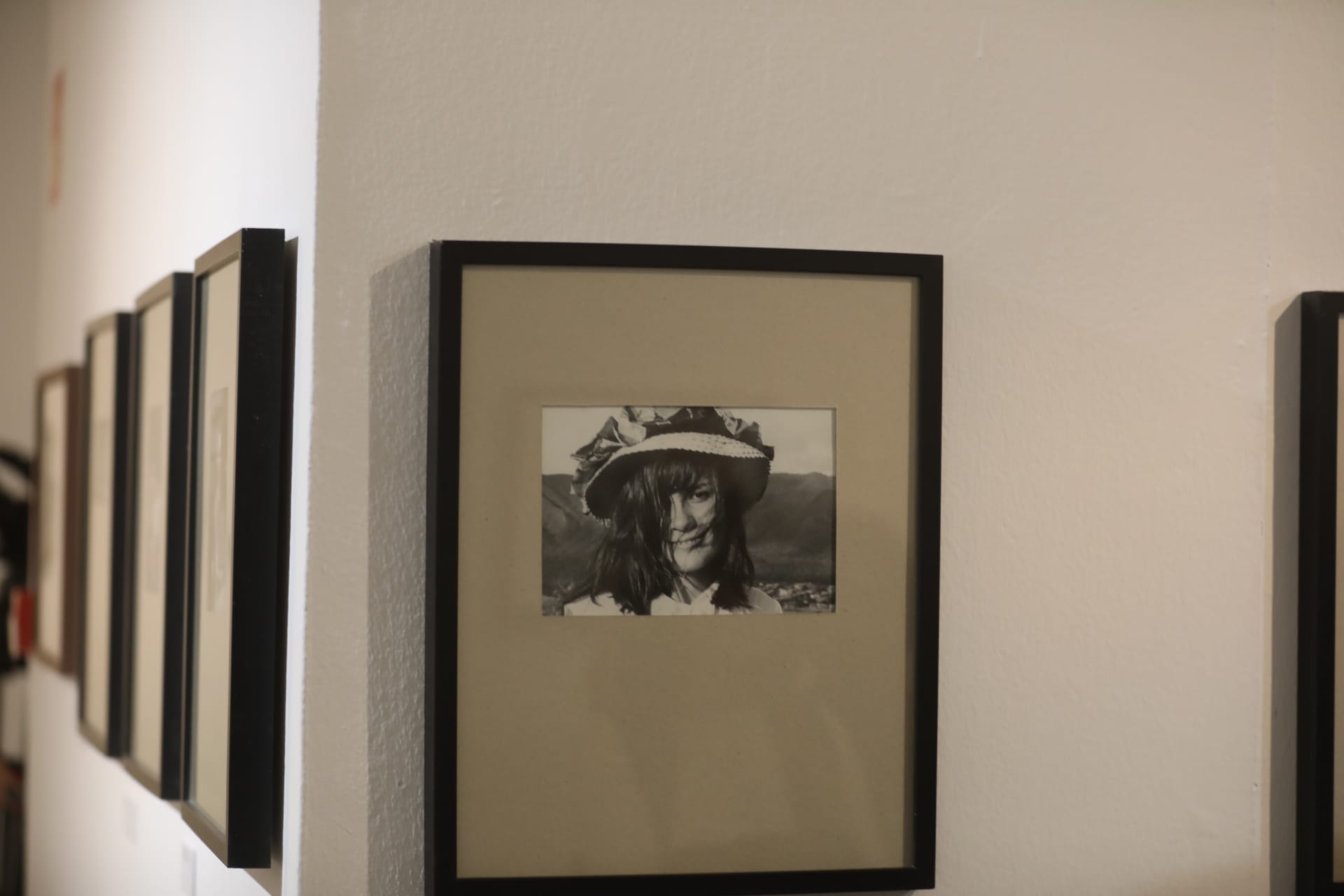 Fotos: La Fundación Cajasol inaugura la exposición “Escrito por mujeres. Escritoras del Siglo XX en español”