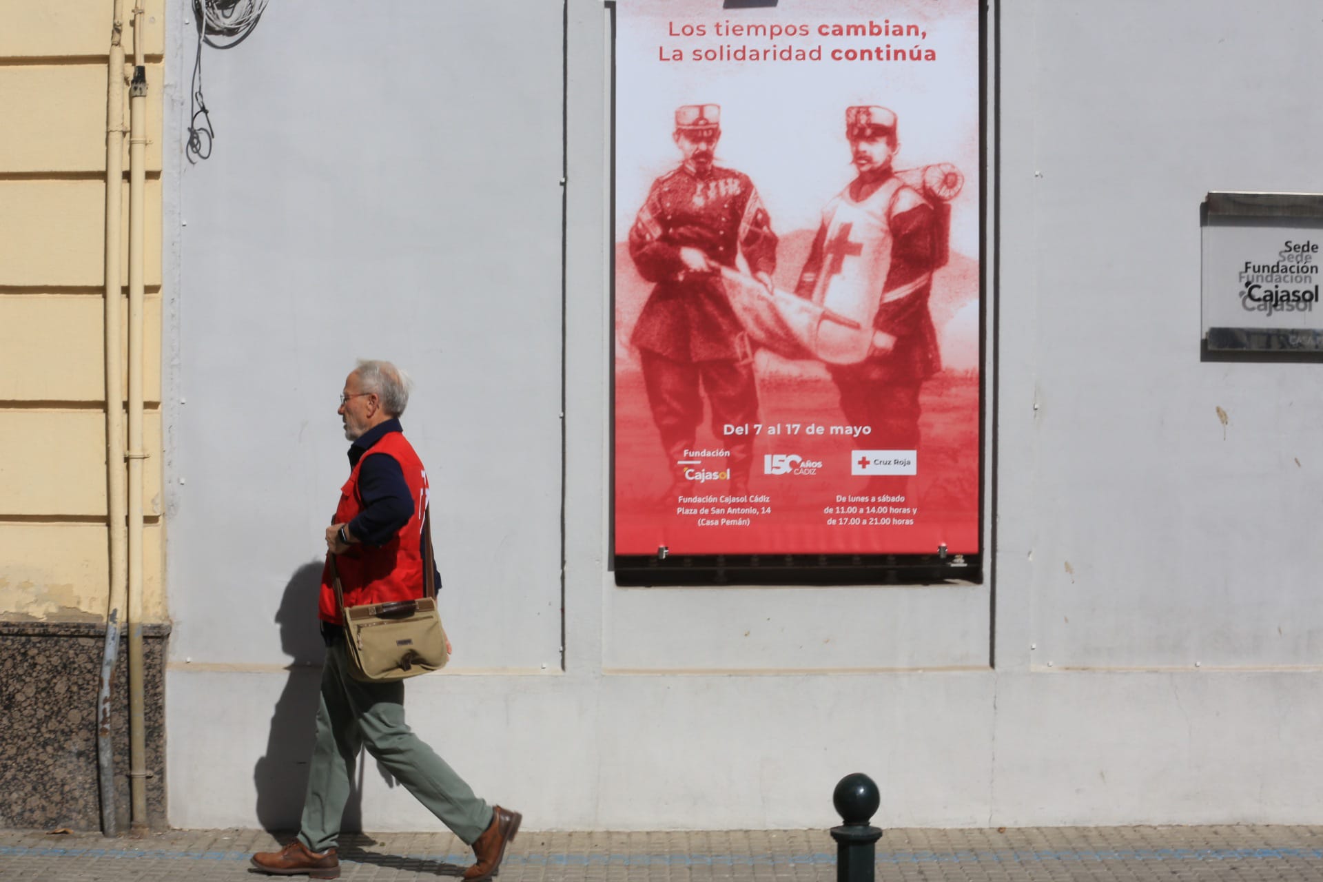 Fotos: Exposición sobre objetos emblemáticos de la Cruz Roja por sus 150 años en la Fundación Cajasol