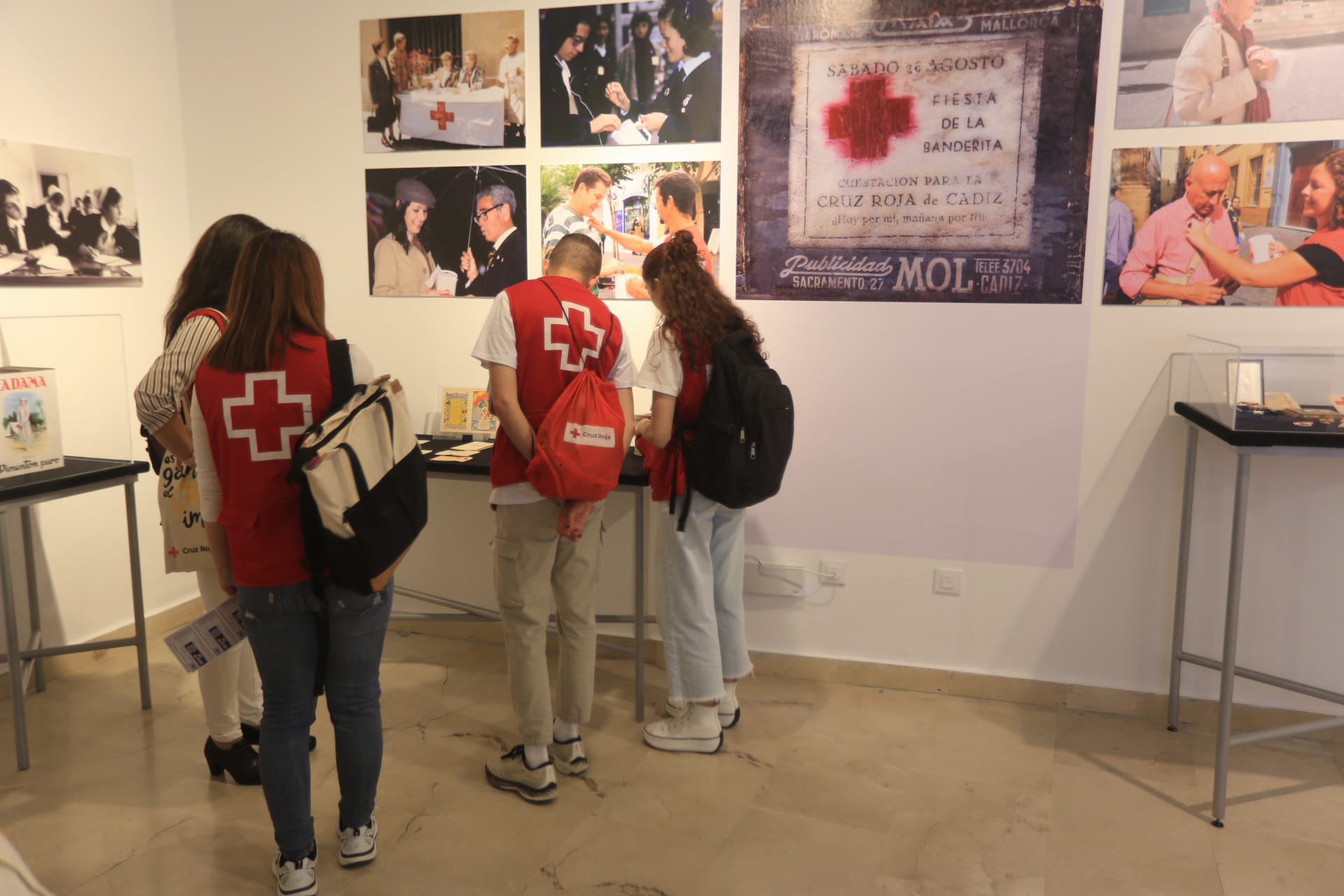 Fotos: Exposición sobre objetos emblemáticos de la Cruz Roja por sus 150 años en la Fundación Cajasol