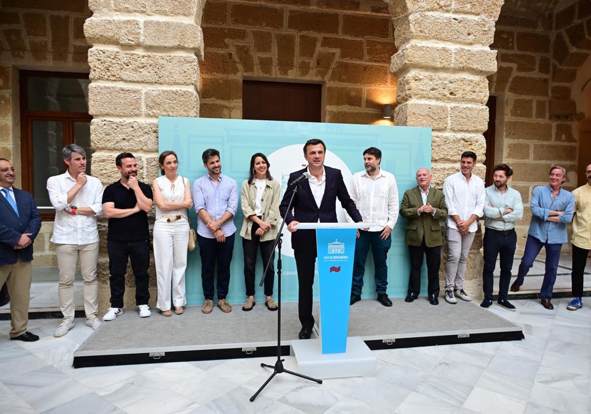 La exposición Sur Sur reúne en la Casa de Iberoamérica las obras de importantes pintores de la provincia