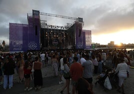 Gran ambiente para la primera noche de Música del Mar