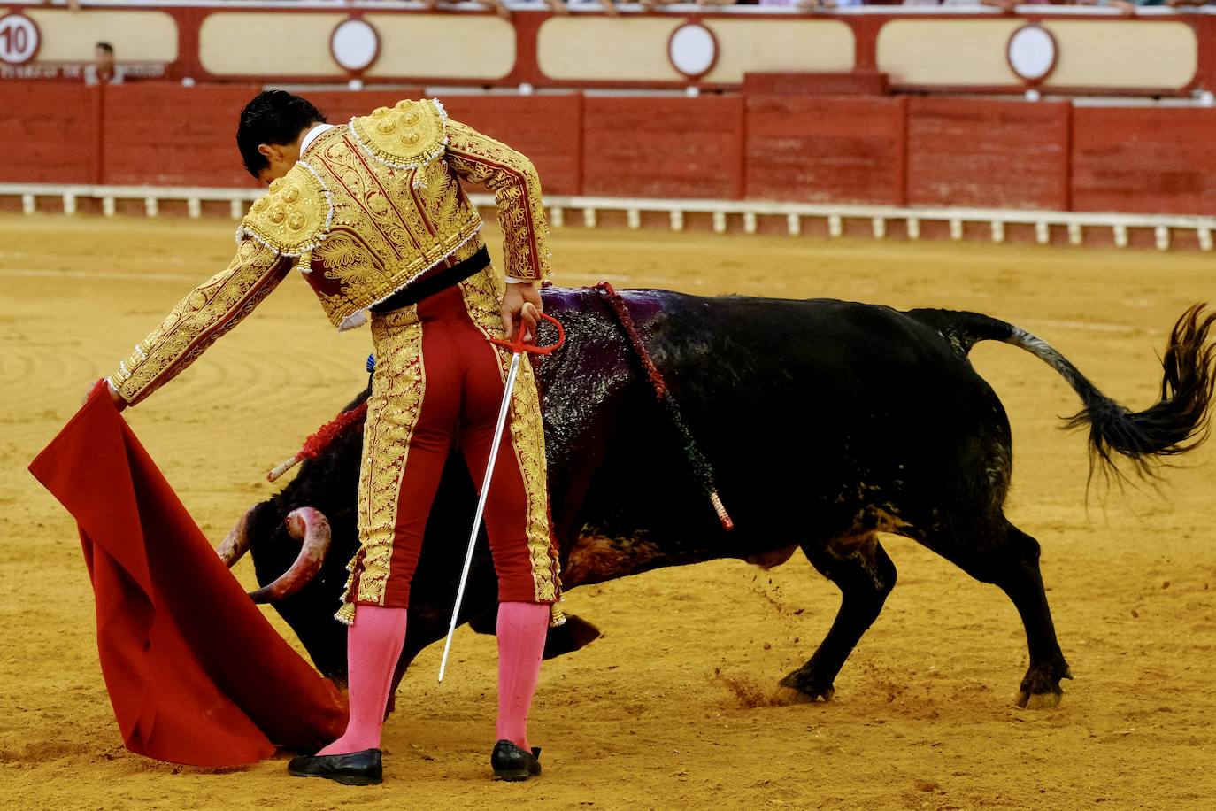 Rotundo triunfo de Manzanares que sale a hombros junto a Aguado en la última corrida del verano en El Puerto