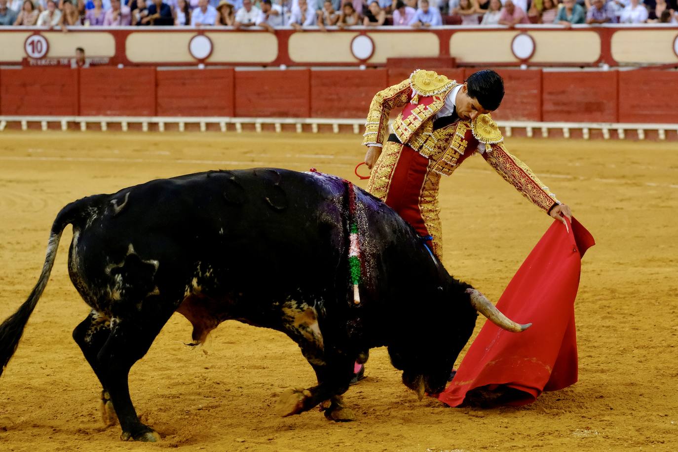 Rotundo triunfo de Manzanares que sale a hombros junto a Aguado en la última corrida del verano en El Puerto