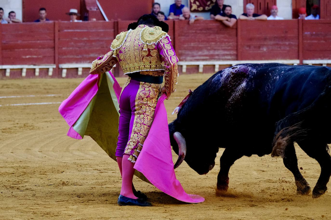 Rotundo triunfo de Manzanares que sale a hombros junto a Aguado en la última corrida del verano en El Puerto