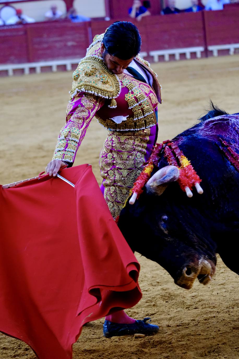 Rotundo triunfo de Manzanares que sale a hombros junto a Aguado en la última corrida del verano en El Puerto