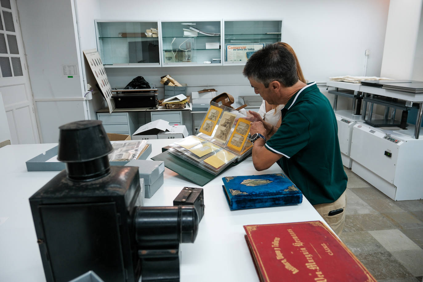 Fotos: La colección donada por Rafael Garófano al Archivo Histórico Provincial de Cádiz