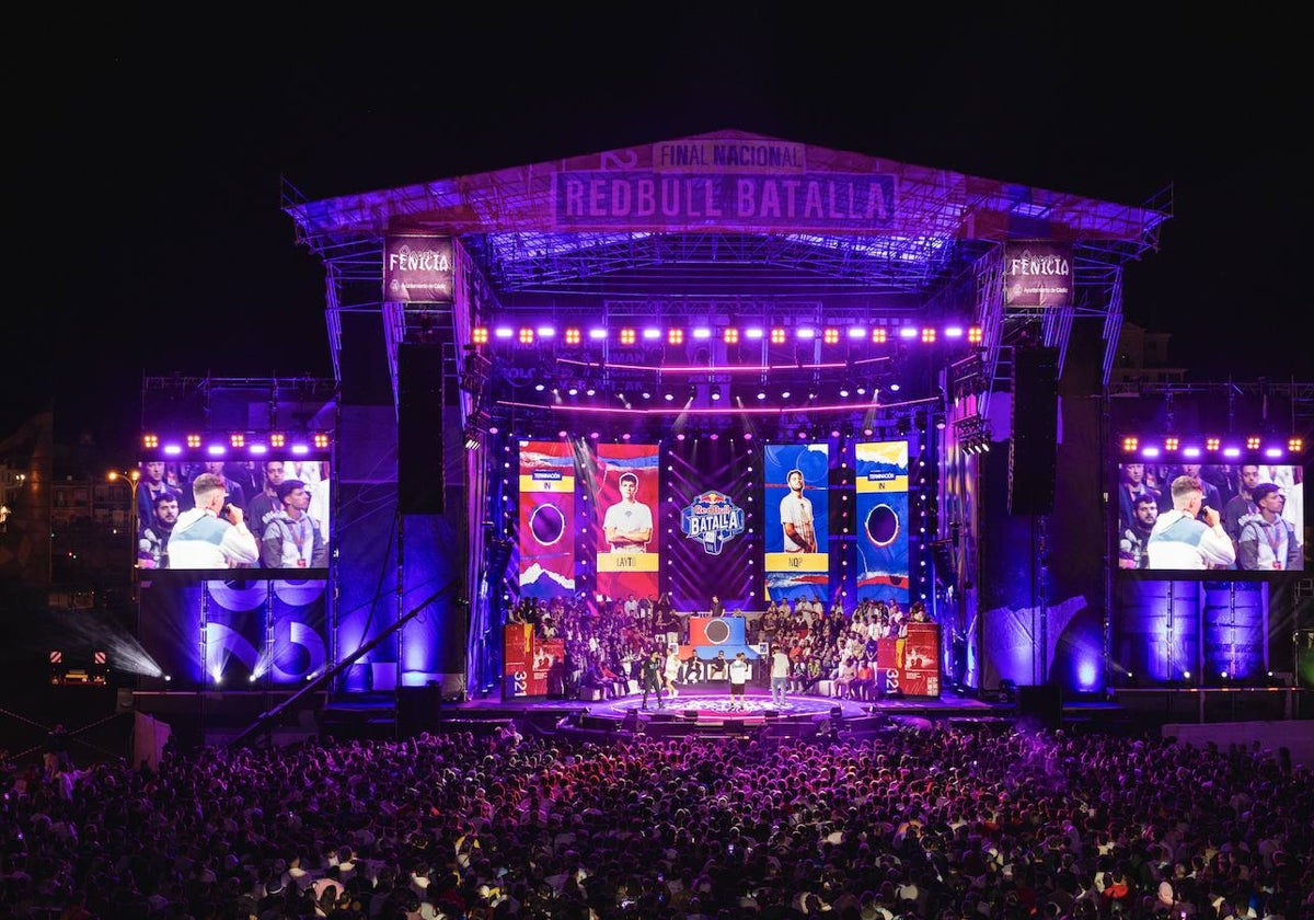 Gran ambiente en el Muelle Reina Victoria para la Final de la Red Bull Batalla