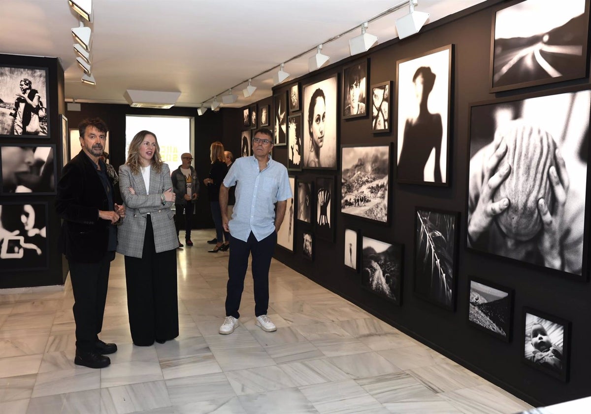 Vanesa Beltrán con Carlos Canal en la exposición de la Sala Rivadavia.