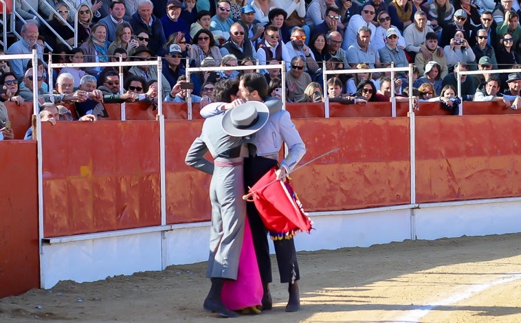 Imagen principal - Paquirri ya tiene su gran homenaje en casa: festival en Zahara de los Atunes
