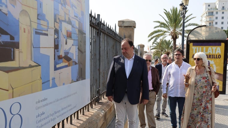 La UCA homenajea sus cursos de verano con una exposición en la reja del muelle