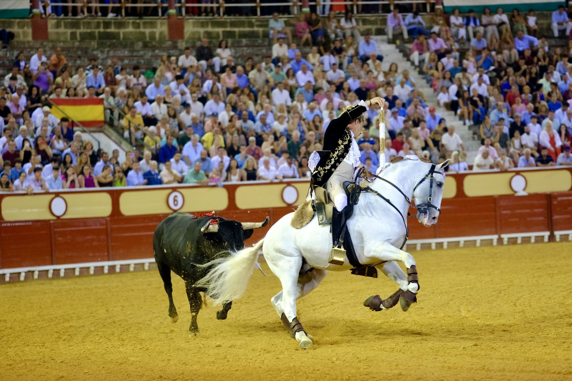 Fotos: Rui Fernandes y Diego Ventura salen a hombros en la nocturna de rejones de El Puerto